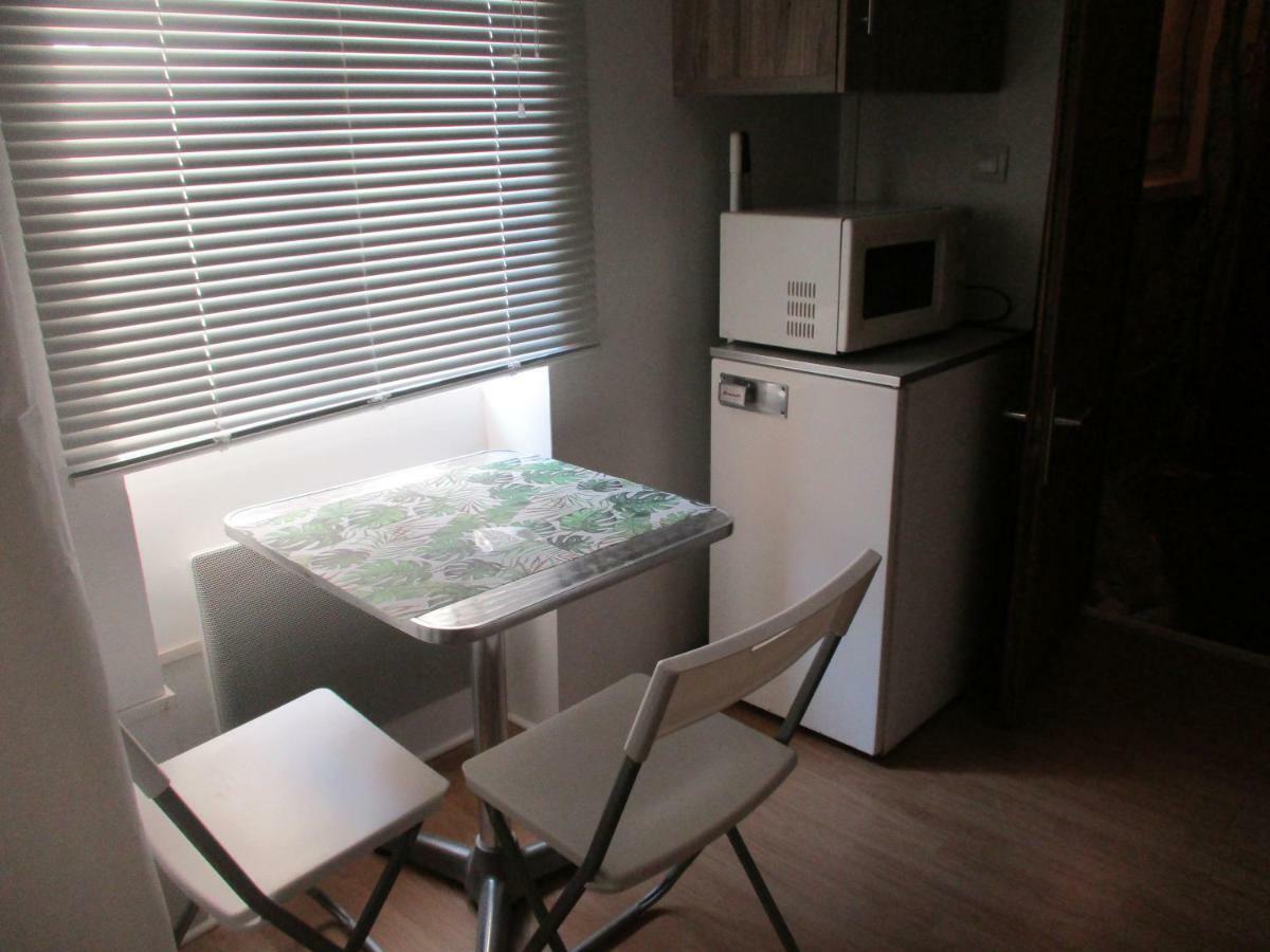 Petit Studio Apartment Lodeve Bagian luar foto