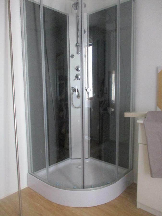 Petit Studio Apartment Lodeve Bagian luar foto