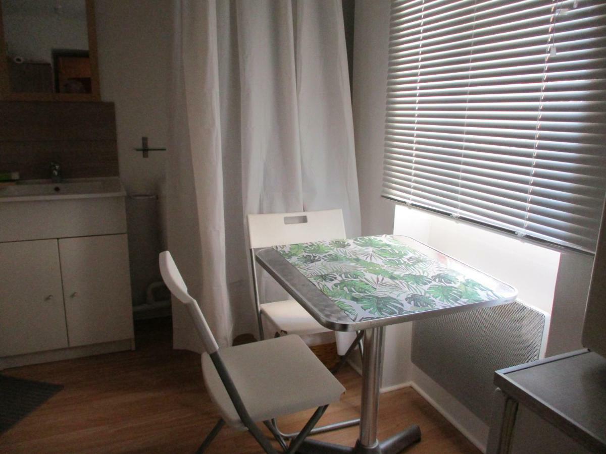 Petit Studio Apartment Lodeve Bagian luar foto