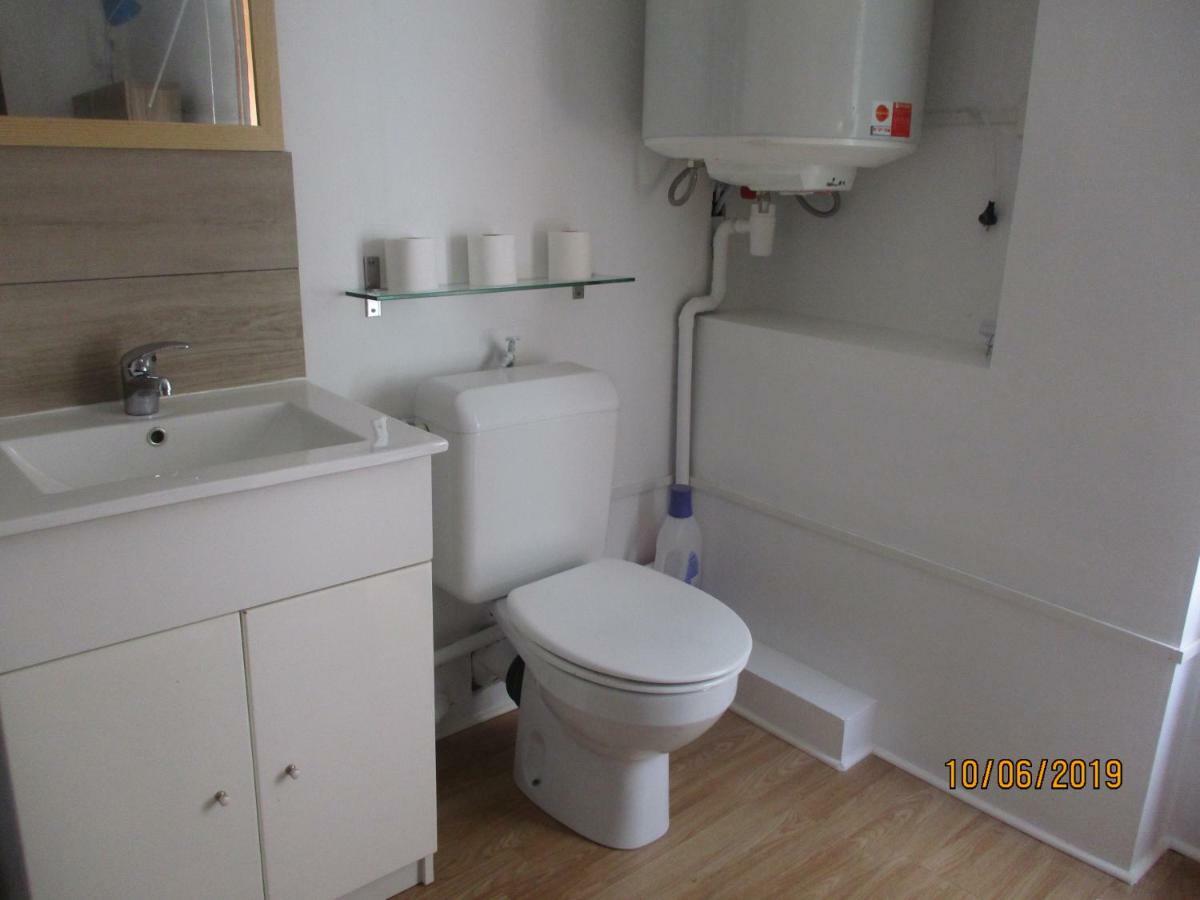 Petit Studio Apartment Lodeve Bagian luar foto