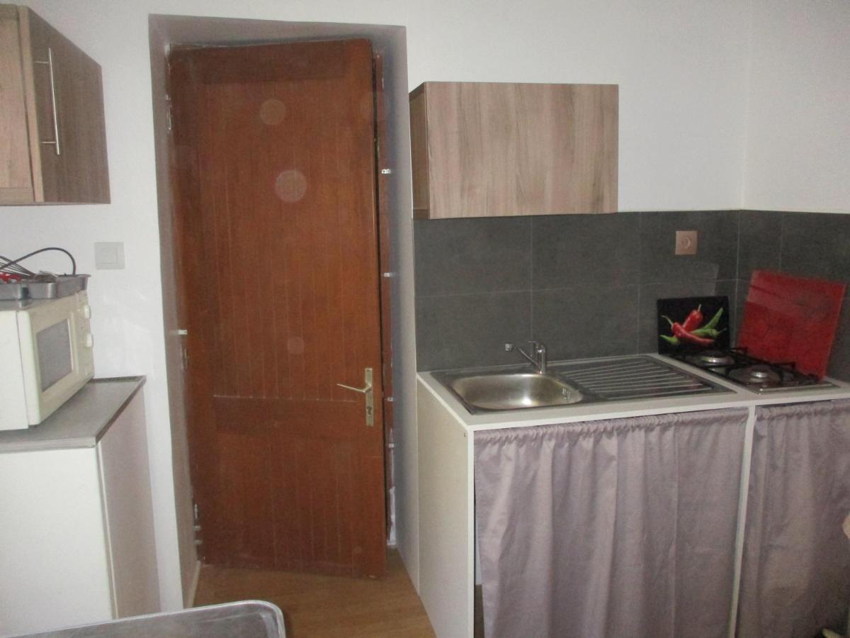 Petit Studio Apartment Lodeve Bagian luar foto